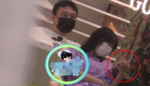 吃瓜表情包抱着美女